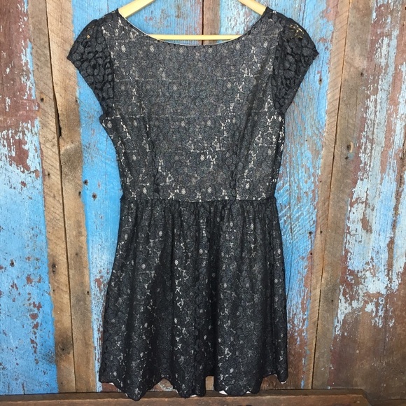 Elle Black Lace Dress with Tan Underlay - Picture 5 of 5